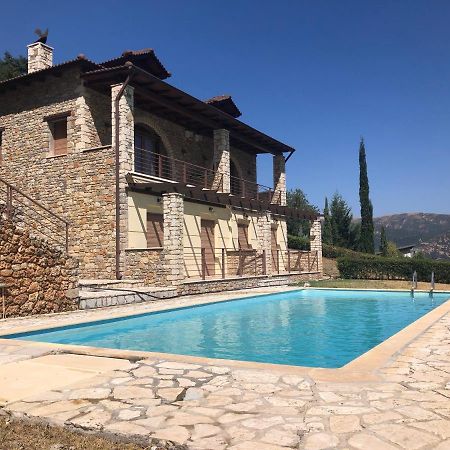 Luxurious Maisonette In The Countryside With A Pool 卡拉维塔 外观 照片