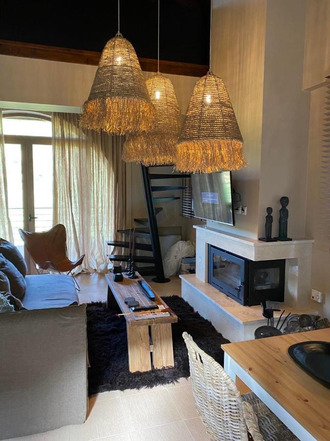 Luxurious Maisonette In The Countryside With A Pool 卡拉维塔 外观 照片