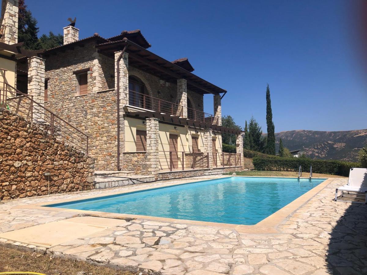 Luxurious Maisonette In The Countryside With A Pool 卡拉维塔 外观 照片