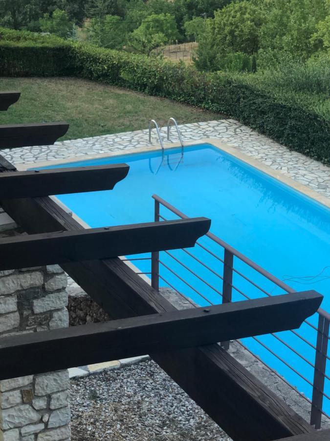 Luxurious Maisonette In The Countryside With A Pool 卡拉维塔 外观 照片