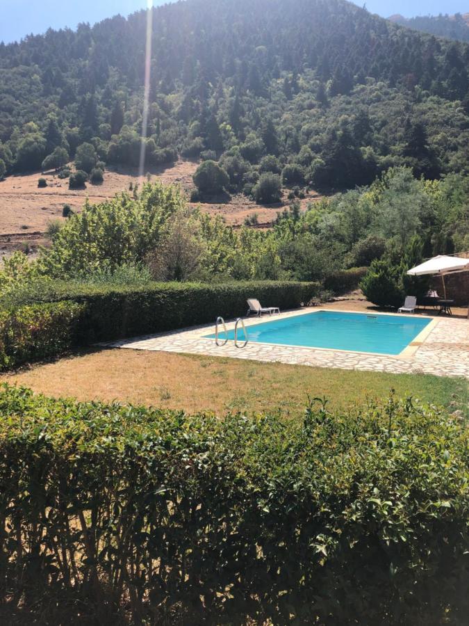 Luxurious Maisonette In The Countryside With A Pool 卡拉维塔 外观 照片