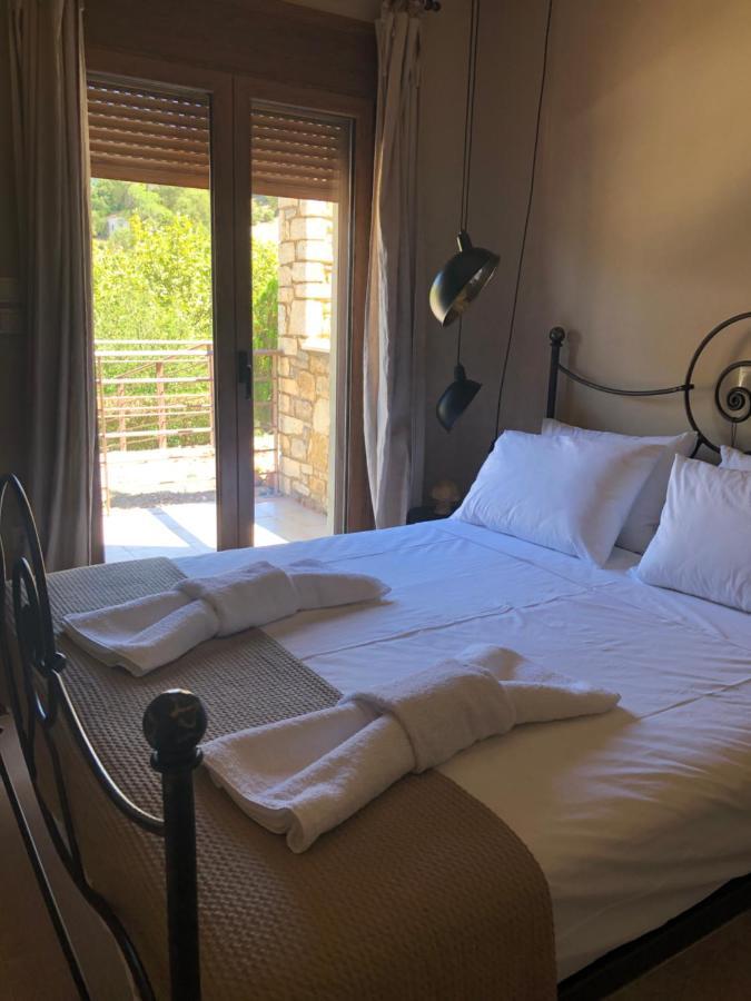 Luxurious Maisonette In The Countryside With A Pool 卡拉维塔 外观 照片